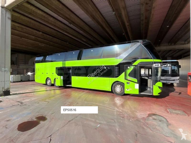 باص Neoplan Skyliner