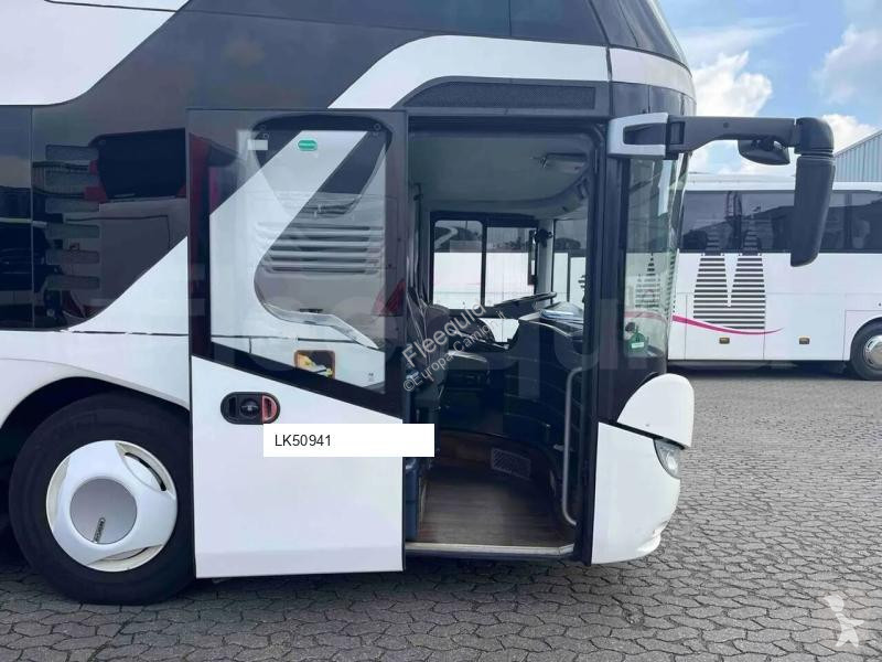 باص Neoplan Skyliner