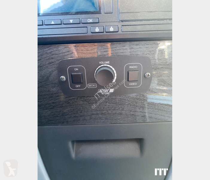 باص Isuzu Visigo