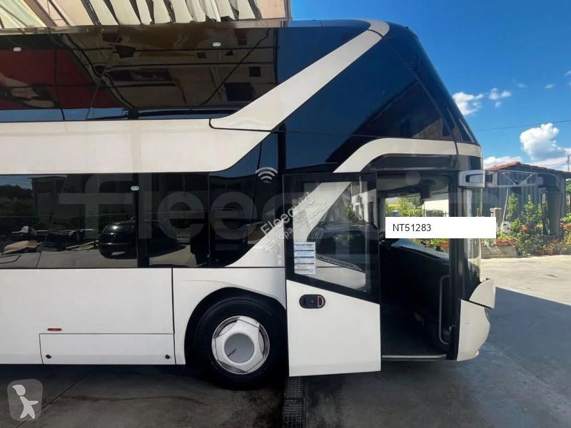 باص Neoplan Skyliner