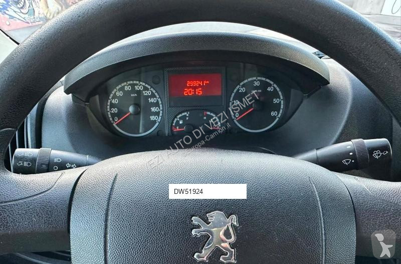 Peugeot 9 posti van