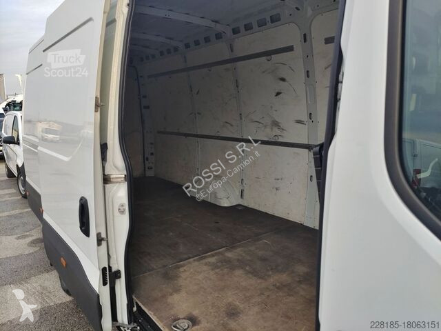 Véhicule utilitaire Iveco  DAILY - 35S16 PASSO...