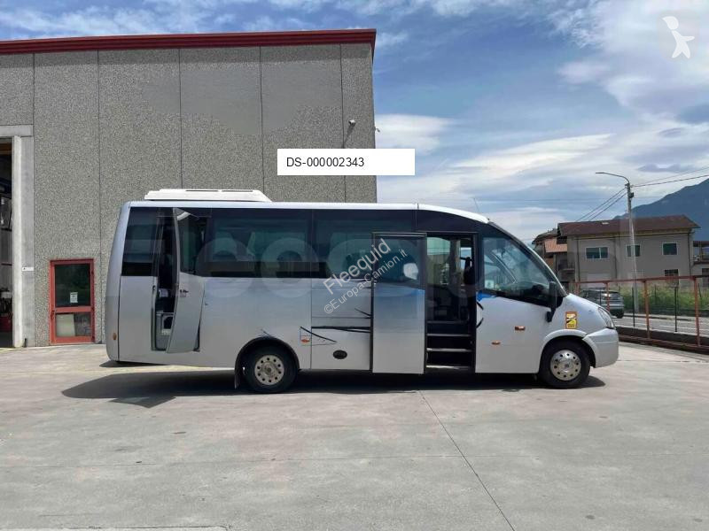 Autóbusz Iveco Unvi Compa