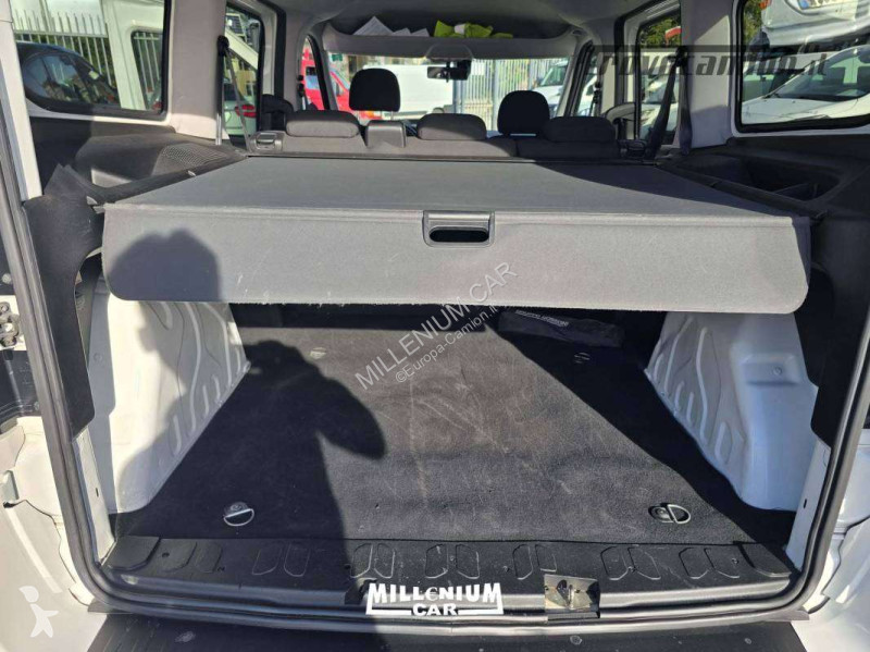 Véhicule utilitaire Fiat DOBLÒ MAXI 5 POSTI...