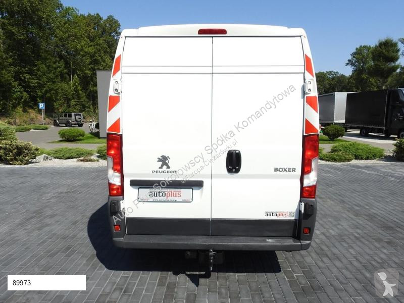 Véhicule utilitaire Peugeot BOXER FURGON...