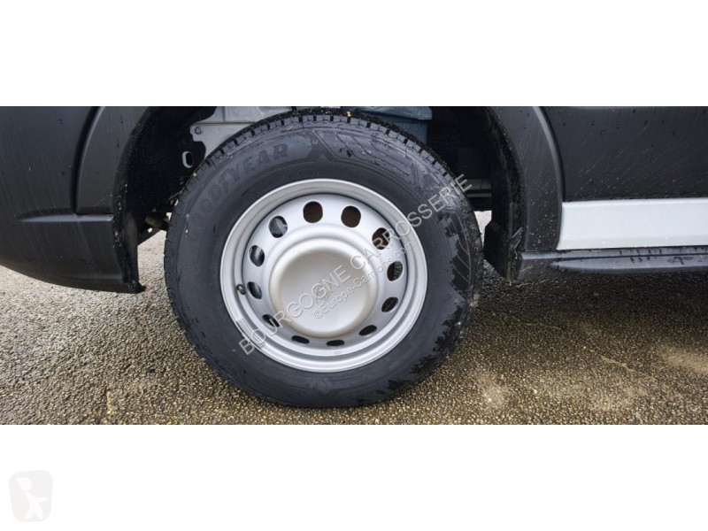 Véhicule utilitaire Ford TRANSIT 460 L4H3 2.0...