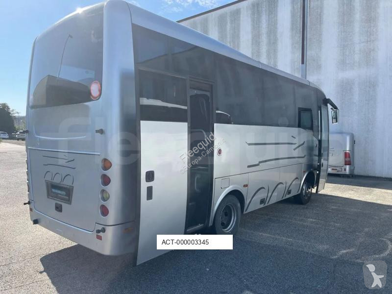 Bus Isuzu Novo