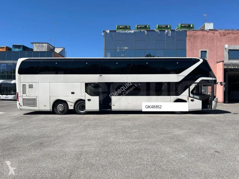 باص Neoplan Skyliner