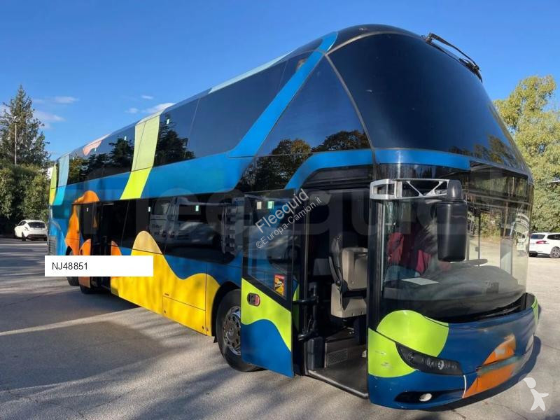 باص Neoplan Skyliner