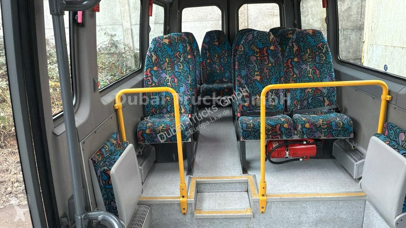 باص Mercedes 515 15-Sitzplätze