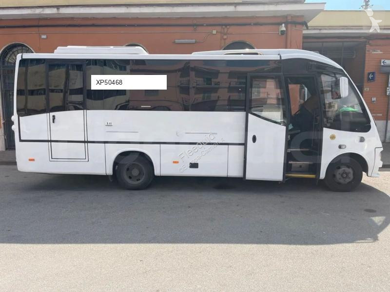 Autobús Mercedes 818