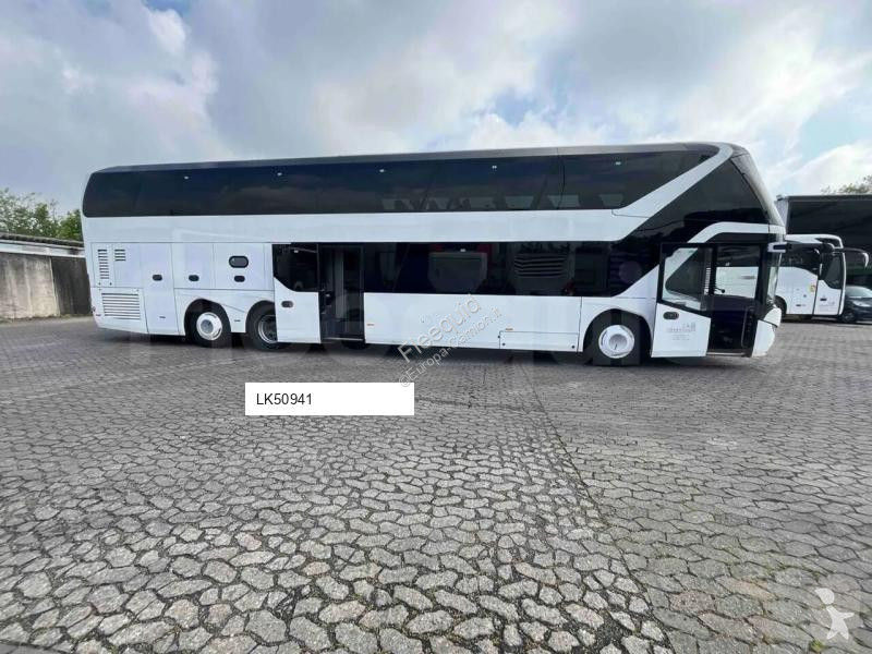 باص Neoplan Skyliner