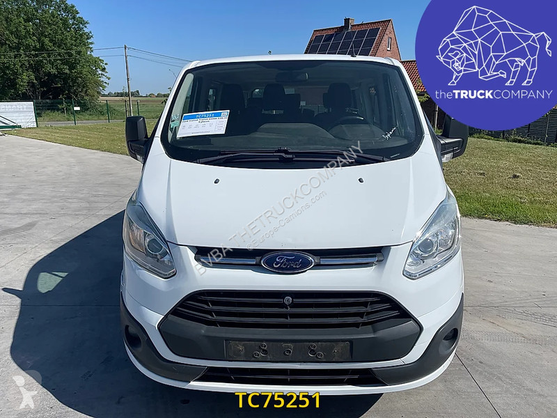 باص Ford kombi 130.35 9 places