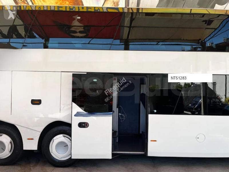 باص Neoplan Skyliner