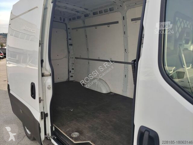 Véhicule utilitaire Iveco  DAILY - 35S16