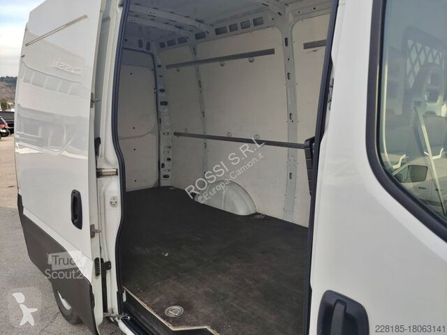 Véhicule utilitaire Iveco  DAILY - 35S16