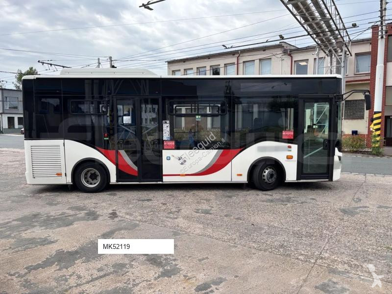 Autobussen Isuzu Novo
