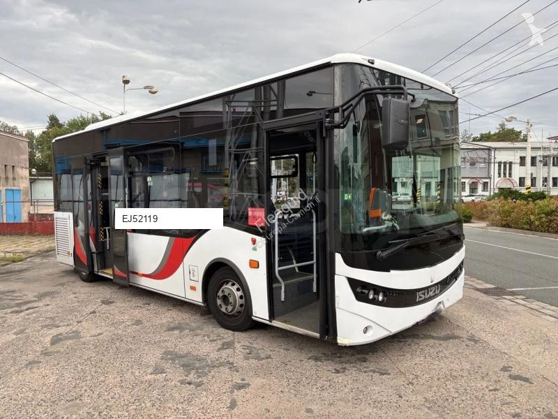 Autobussen Isuzu Novo
