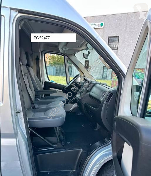 Veículo utilitário Peugeot 9 posti