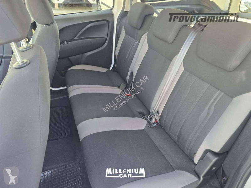 Véhicule utilitaire Fiat DOBLÒ MAXI 5 POSTI...