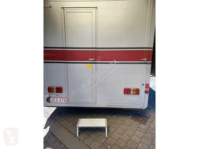 Autobus Peugeot J9 transformé