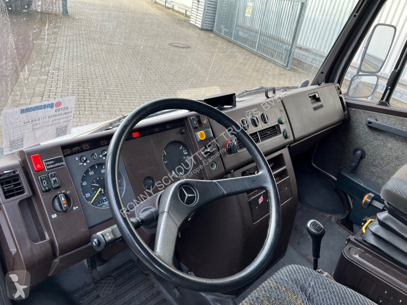 Autobussen Mercedes 711 D-KA 4x2 711 D-KA 4x2,...