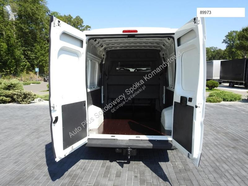 Véhicule utilitaire Peugeot BOXER FURGON...