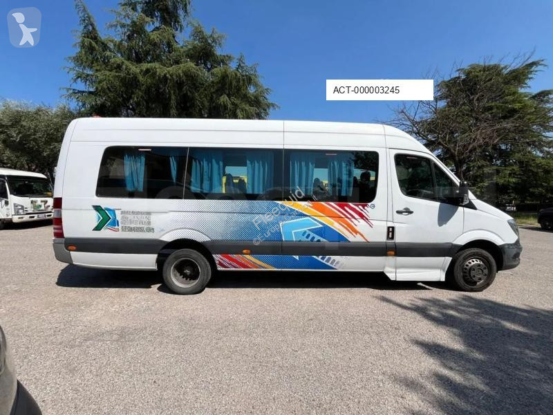 Autobus Mercedes MB906