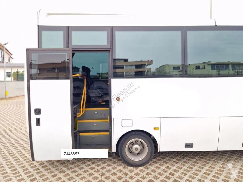 باص Isuzu Novo