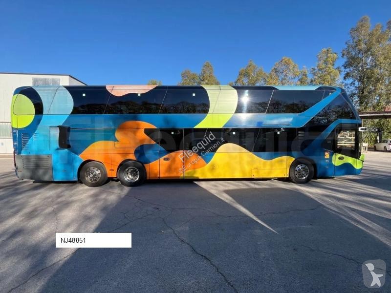 باص Neoplan Skyliner
