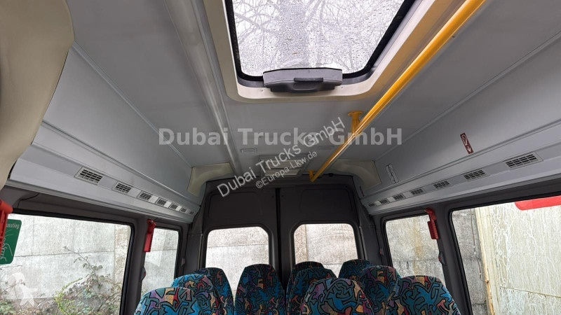 باص Mercedes 515 15-Sitzplätze