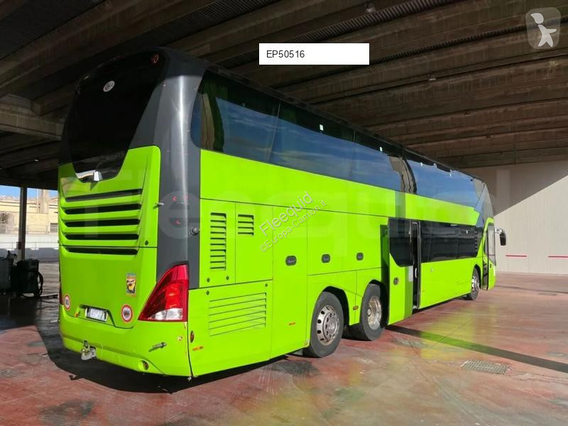 باص Neoplan Skyliner