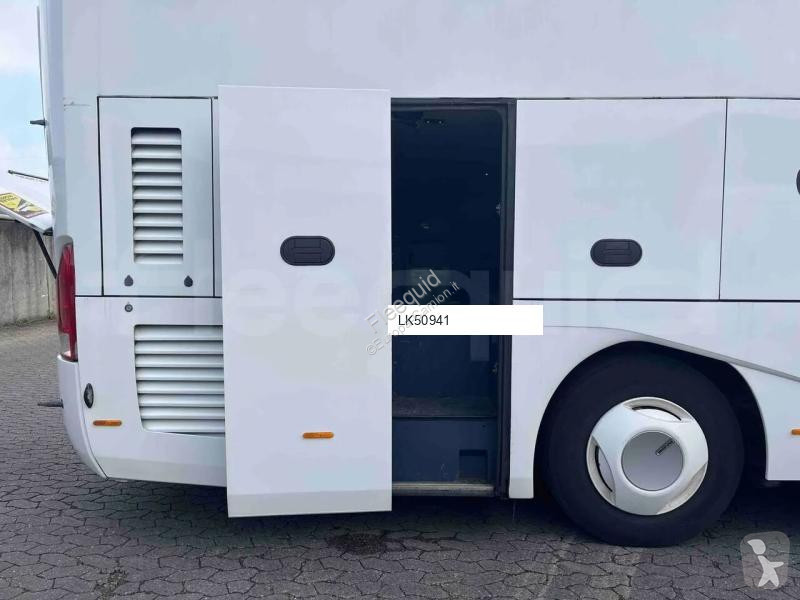 باص Neoplan Skyliner