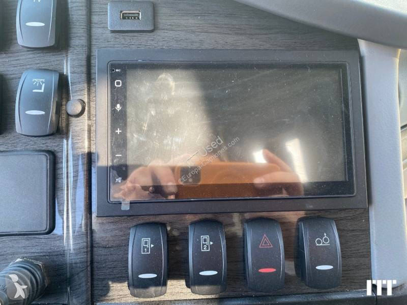 باص Isuzu Visigo