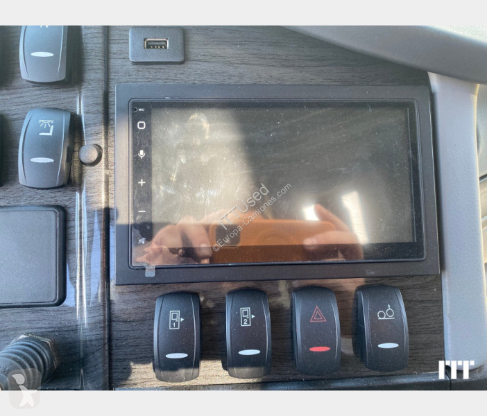 باص Isuzu Visigo