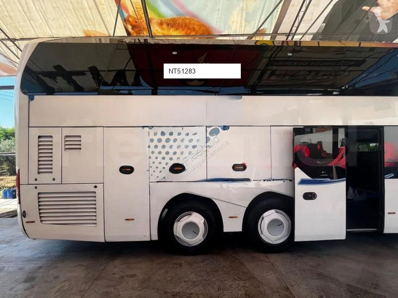 باص Neoplan Skyliner