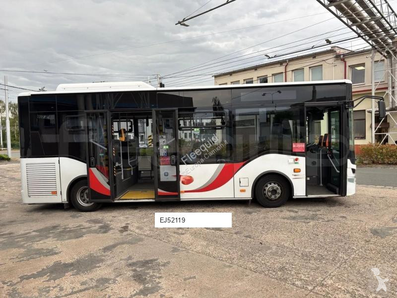 Autobussen Isuzu Novo