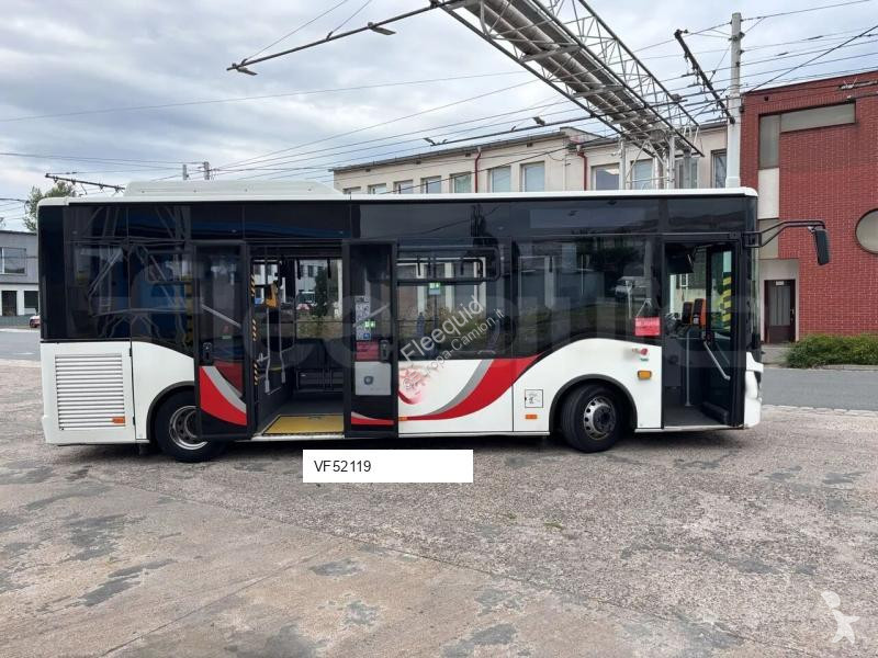Autobussen Isuzu Novo