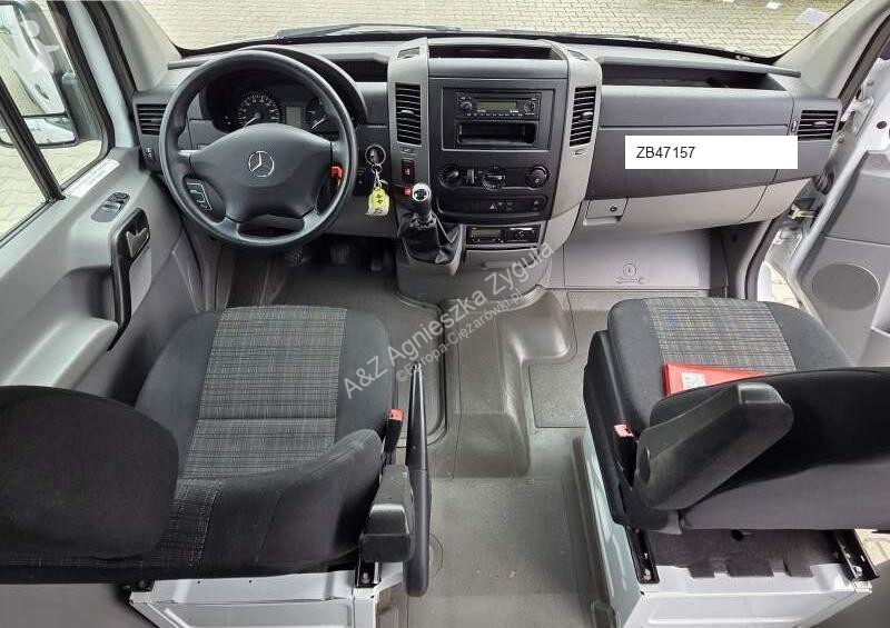 Autobuz Mercedes