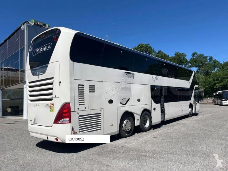 باص Neoplan Skyliner