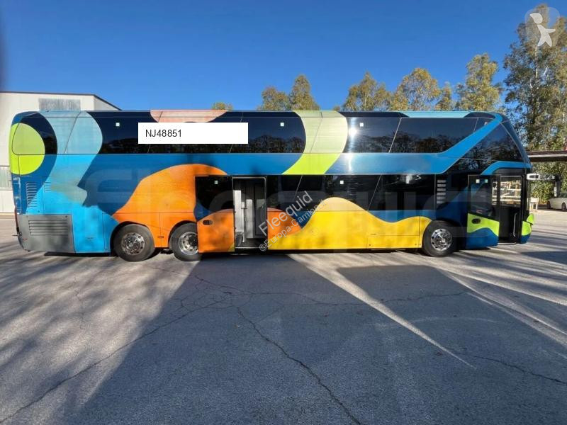 باص Neoplan Skyliner