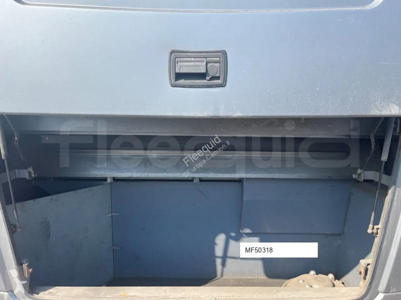 باص Isuzu Turquoise