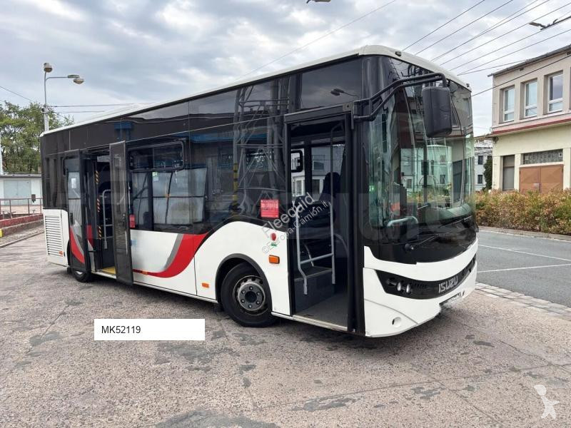 Autobussen Isuzu Novo