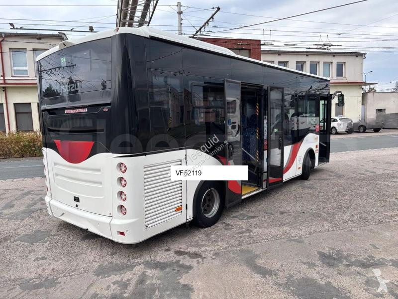 Autobussen Isuzu Novo