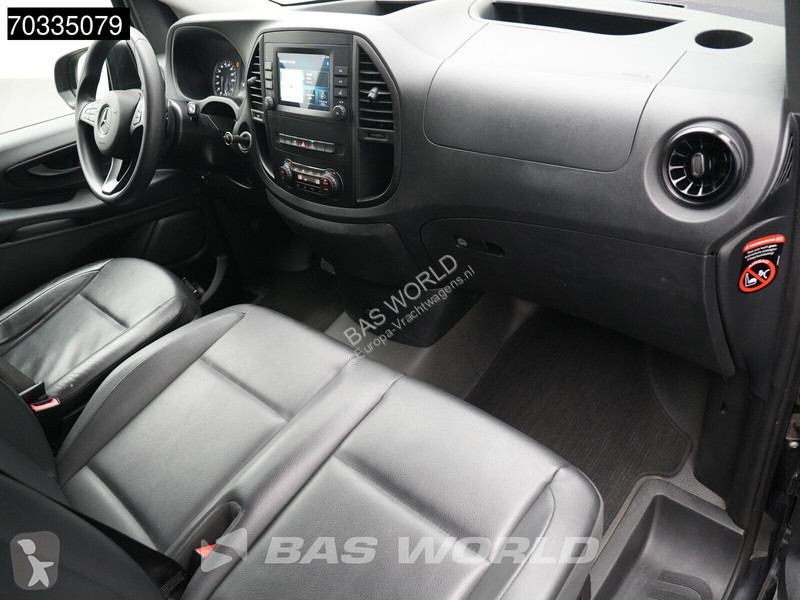 Лекотоварен автомобил Mercedes 114...