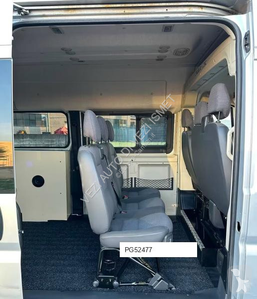 Veículo utilitário Peugeot 9 posti