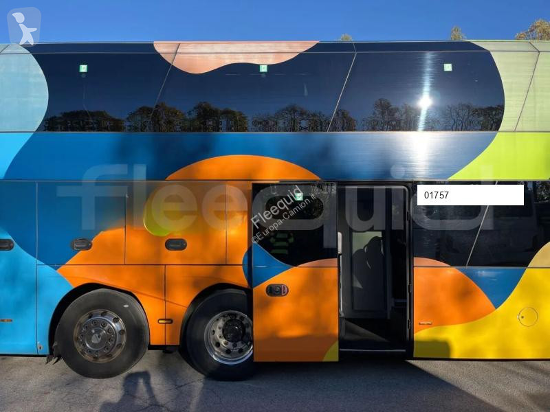 Neoplan Skyliner bus
