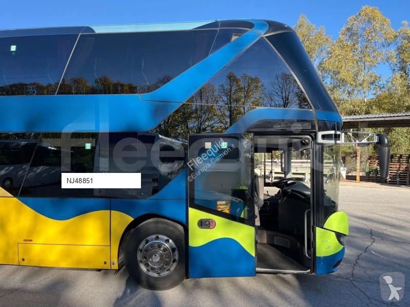 باص Neoplan Skyliner