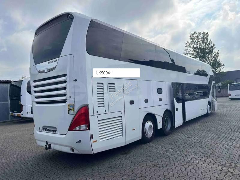 باص Neoplan Skyliner