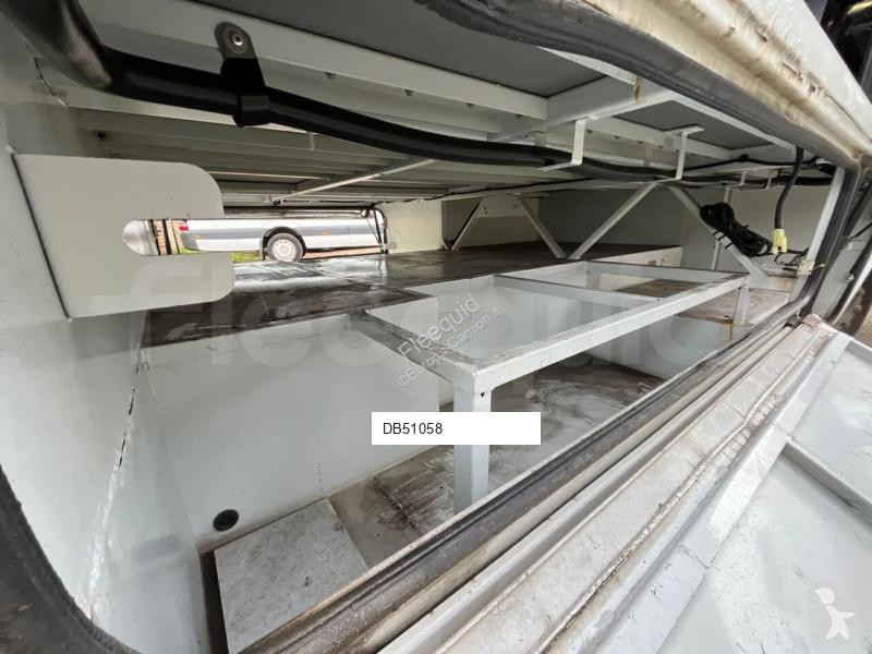 باص Isuzu Turquoise